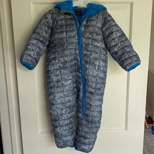 Snozu 24M snowsuit. Excellent condition, fully lined. Hand and feet covers